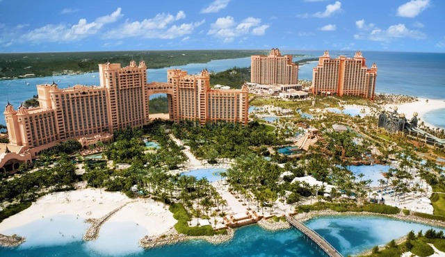 2BR Oceanfront Topaz Suite – The Reef Atlantis, Full Kitchen & Balcony Sleeps 9