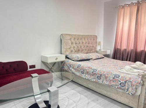 2BRB Nicely furnished 2 Bedroom Property Independent with Parking