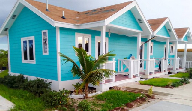3-2 Minutes Away From The Beach, Restuarant, Stores And Bars