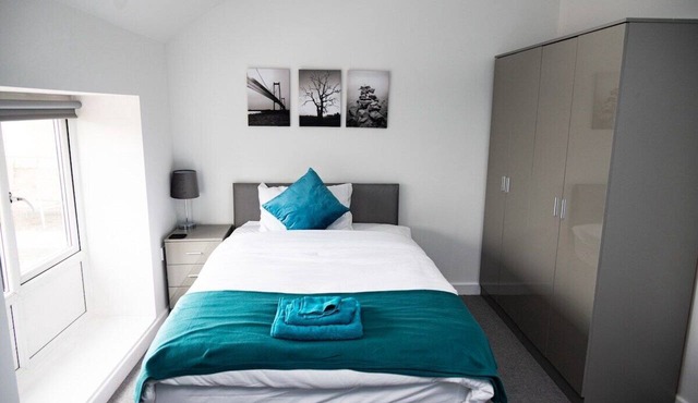 3-Bed Anfield | Private Parking | Sleeps 5