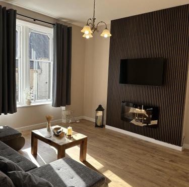 3-Bed Apartment Great for Families & Contractors