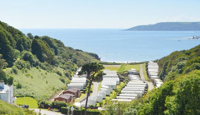 3 Bed Caravan, South Devon Coast nr Plymouth, 200m to Beach + Indoor Heated Pool