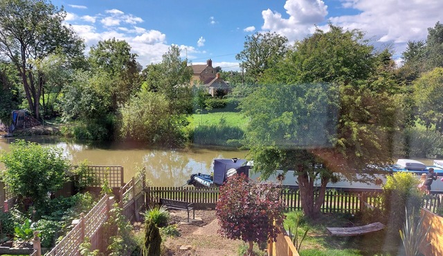 3-Bed Cottage, Sleeps 4, 20 mins to Northampton