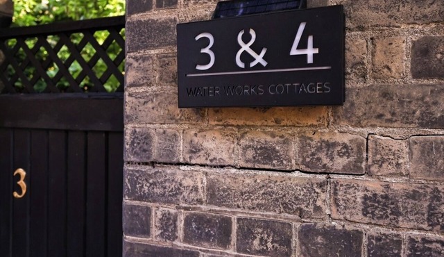 3-Bed Cottage, Sleeps 8, Walk to Thames, Garden