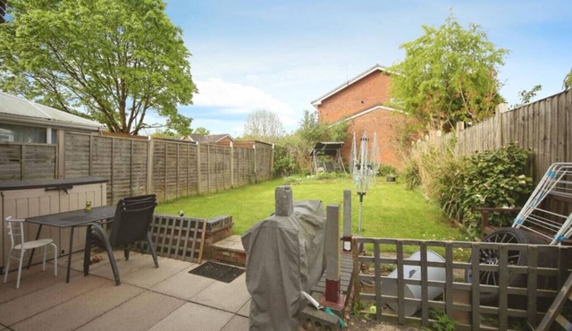 3-Bed Home – 30min to Birmingham