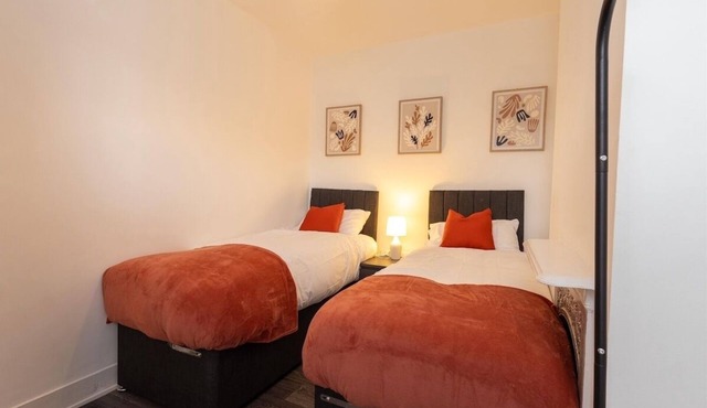 3 Bed House| Bedford | Parking |