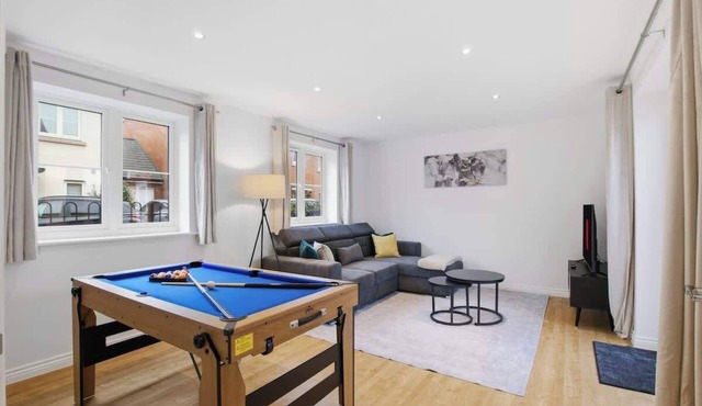 3-Bed House with Parking | Ideal for Contractors