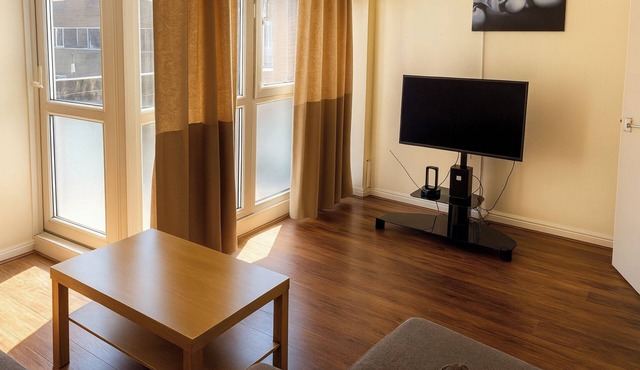 3 Bed - Sleeps 5 - Balcony - Ctrl London - Parking