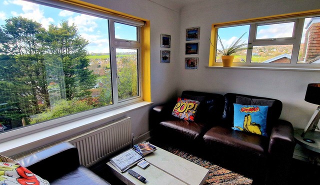 3 bedroom, 2 bathroom Brighton house, stunning views and free parking