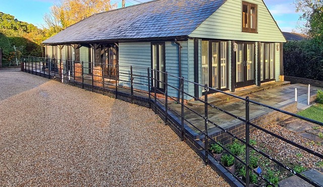 3 bedroom accommodation in Bishop’s Waltham