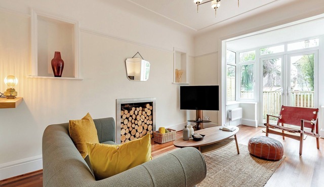 3 bedroom accommodation in Bournemouth