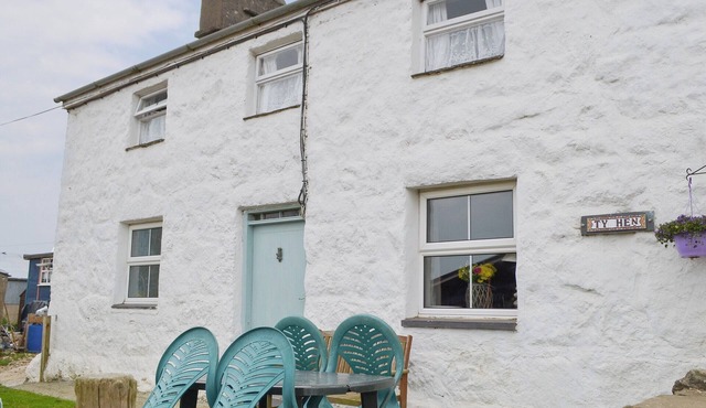 3 bedroom accommodation in Rhiw, near Pwllheli