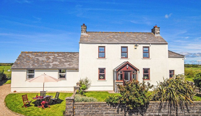 3 bedroom accommodation in Croesgoch