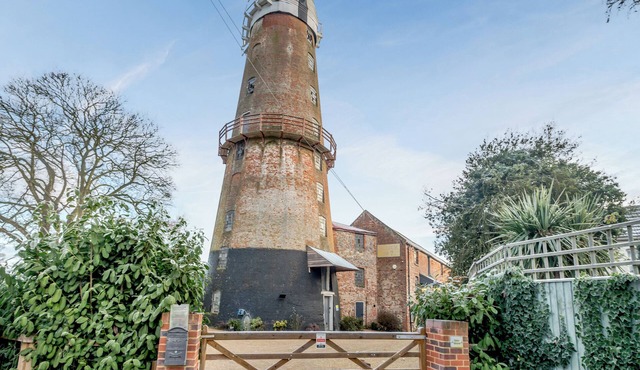 3 bedroom accommodation in Sutton, near Stalham