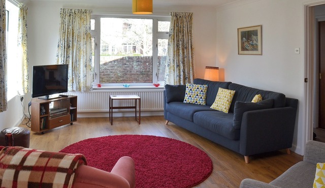 3 bedroom accommodation in Topsham