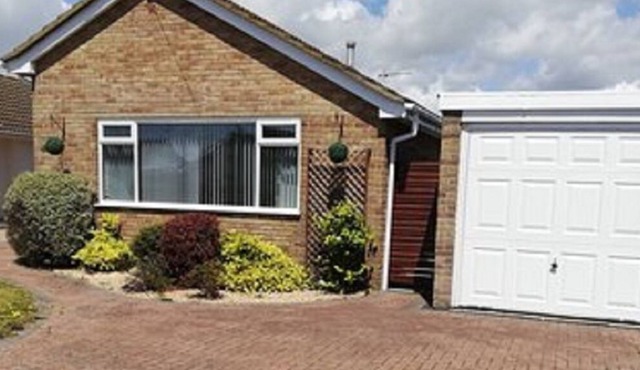 3 bedroom bungalow close to the sea