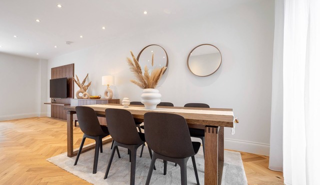3 Bedroom Flat With Patio in Central London