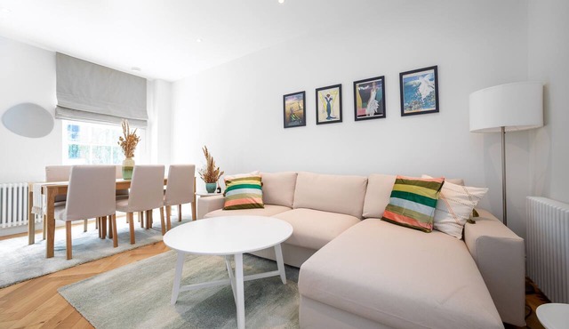 3 Bedroom Flat With Terrace in Central London