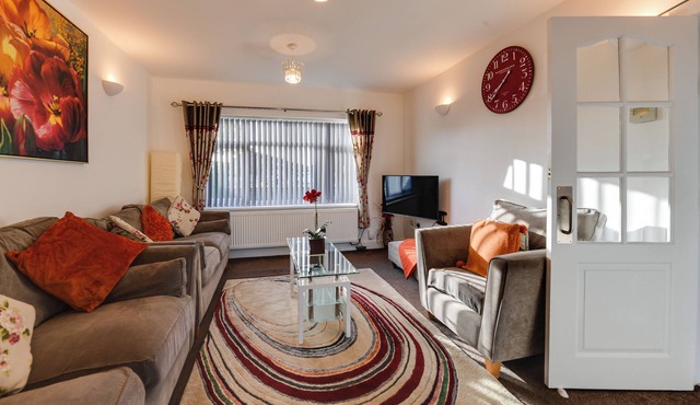 3 Bedroom Home. Home Working. Free Parking. Garden. Wigan