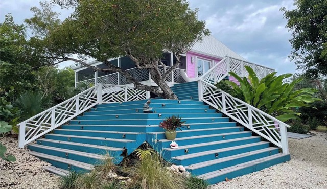 3-bedroom house in charming Green Turtle Cay with WiFi, AC
