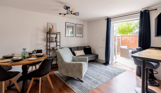 3 BR Home For 6 | Oxford w/Parking