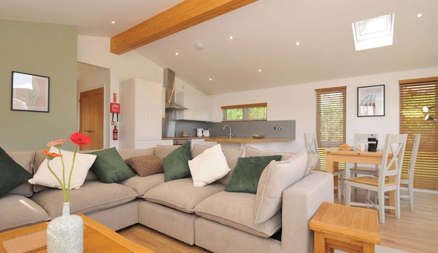 3 FARAWAY FIELDS, pet friendly, luxury holiday cottage in Dobwalls