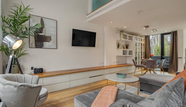 30 Thornhill Road · Award Winning 2 Bedroom House, King's Cross