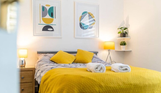 33CoronationRd,Stoke · Stylish 3 bedroom house for professionals&families