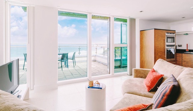 37 Rocklands-Stunning penthouse with private terrace, spectacular views, lift and secure parking