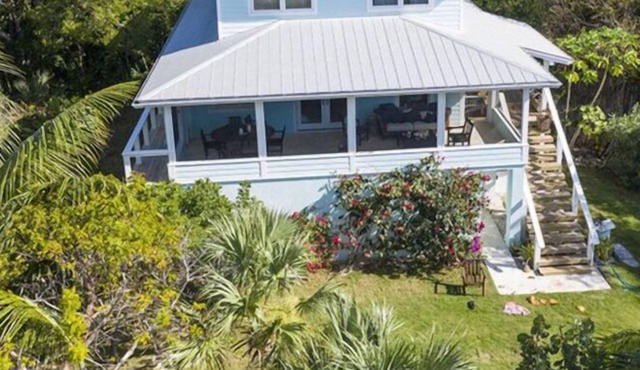 3b/3b, whole house generator, 238 steps to Coco Bay. Sleeps 4-6-8. City water.