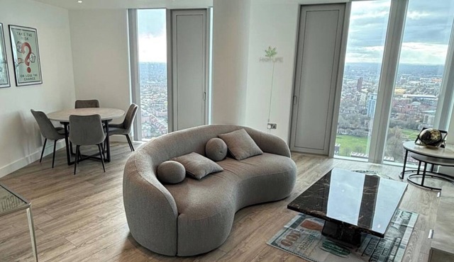3Bed Apt Sleeps 6 - City Central with Wifi