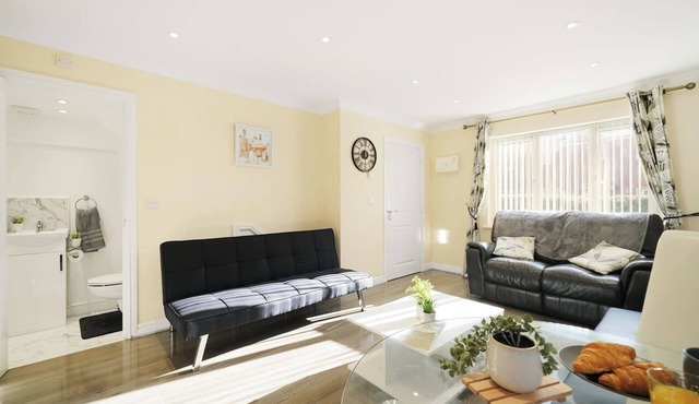 3Bedroom 5Bed 2Bath (Ensuite) | Prv-Parkin x2