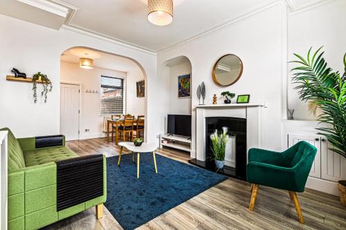 3BR, 6 min to central station, full kitchen