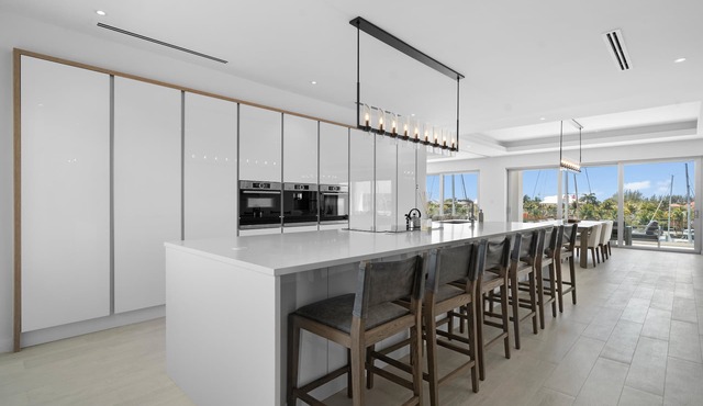 3BR Marina Penthouse w/Balcony + Beach Access