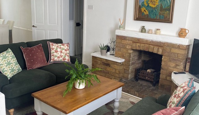 3BR Victorian Cottage with garden, close to Windsor and Heathrow