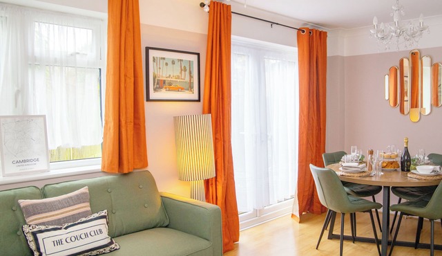 3x Bed Elegant Home with Parking
