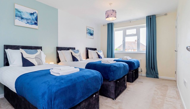 4-Bed Haven in Fawley – Ideal for extended stays, work trips, or family getaways. Spacious, fully furnished, and well-equipped for comfort and convenience. Your perfect home away from home.