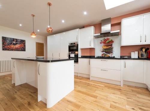 4 Bed house Parking 5 mins Sidcup Station - Pass the Keys