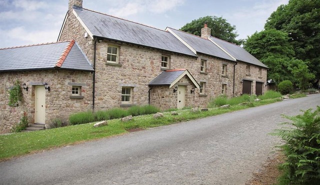 4 Bed in Gower (oc-hh2112)