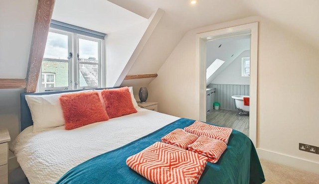 4 Bed in Lymington oc-c41423