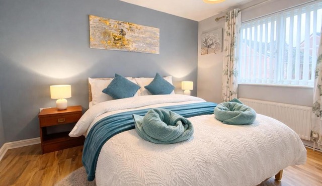 4-Bed Luxury Home In Derby City Centre - FREE PARKING