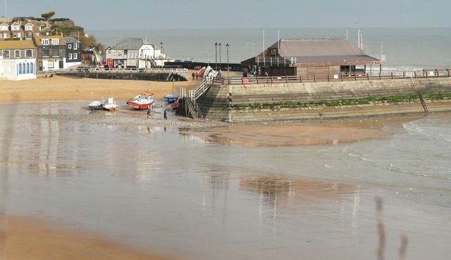4 bed seaside let with parking Central Broadstairs