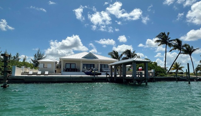 4-Bedroom, 4-Bath Oasis in Treasure Cay – WiFi, AC, Steps from the Water