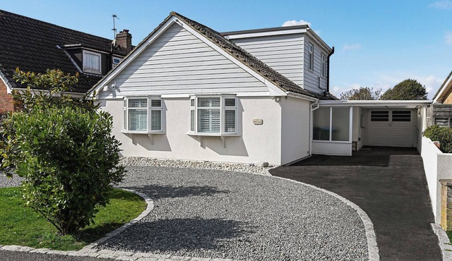 4 bedroom accommodation in Middleton-on-Sea, near Bognor Regis