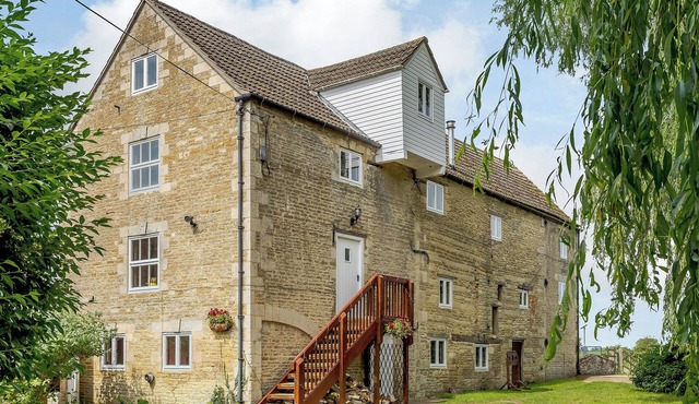 4 bedroom accommodation in Baston, near Stamford