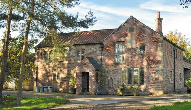 4 bedroom accommodation in Low Dinsdale
