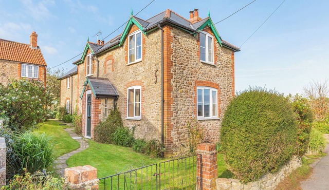 4 bedroom accommodation in Puncknowle