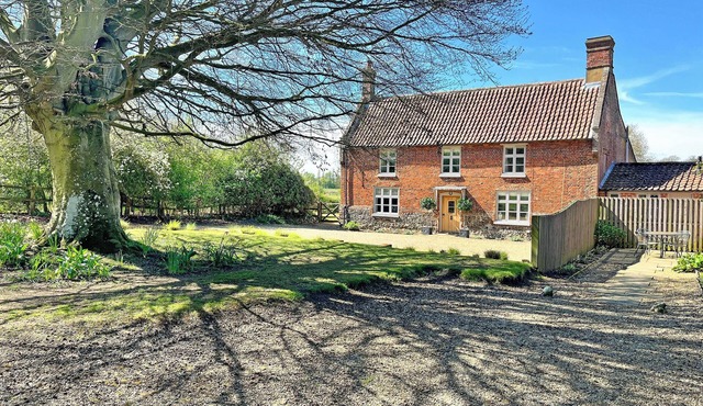 4 bedroom accommodation in Lamas, near Wroxham