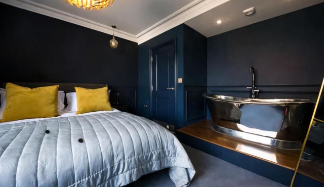 4 Bedroom House for Work Crews, Each Guest Has Own Room, Weekly Rates by Bluehouse Shortlets Brighton