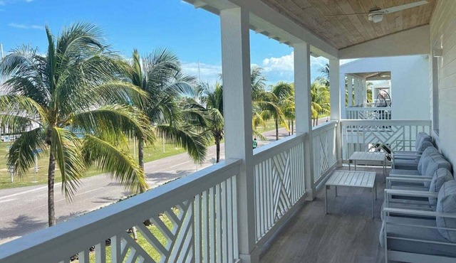 4-bedroom house in delightful Nassau with WiFi, fitness room, AC - PALM CAY